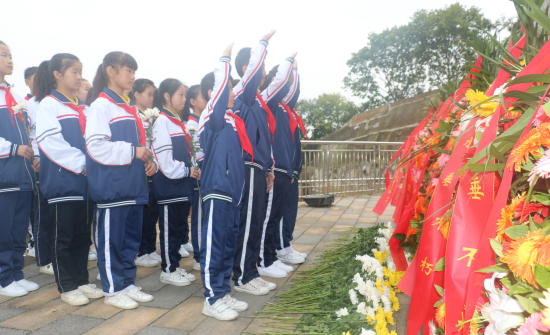 彭州市文翁丹景学校参加烈士纪念日公祭活动