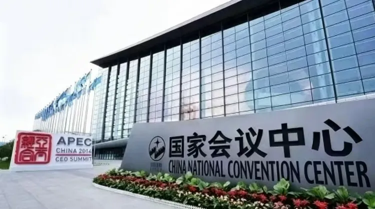 书画名家王晓红受邀参加国家会议中心墨彩中国首届书画创作交流展